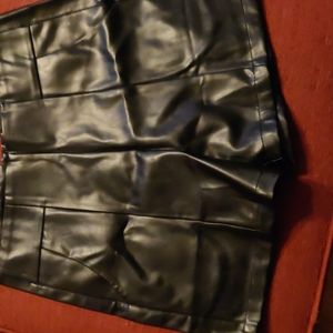 Everbellus Faux leather high waisted black shorts